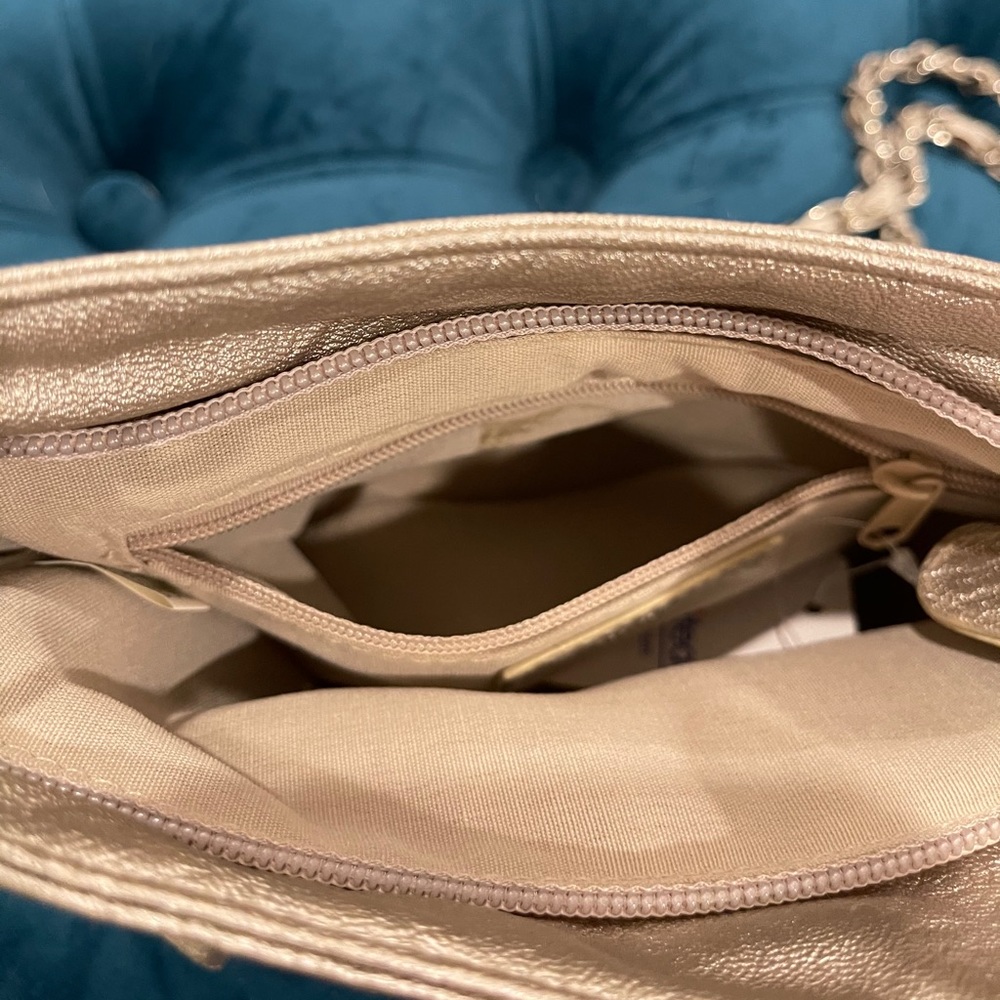 NWT Le Château Ruffle Purse - Picture 4 of 6